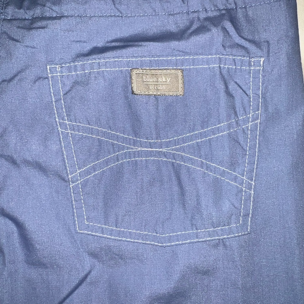 NWOT Blue Sky Scrubs Ceil Blue Top (XS) and Bottom (XXS) Shelby Style Grey Label - Picture 8 of 9